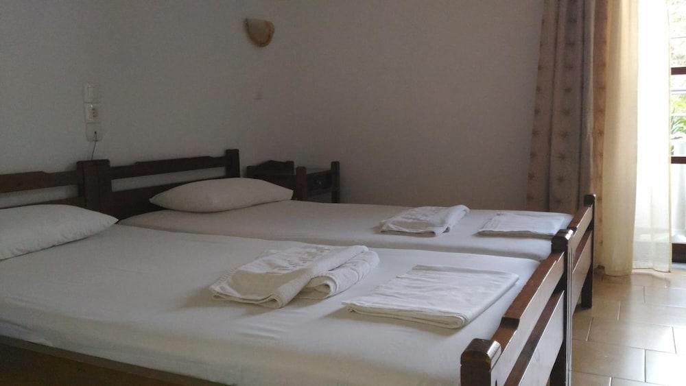 Hotel Aghas Paleochora Bagian luar foto