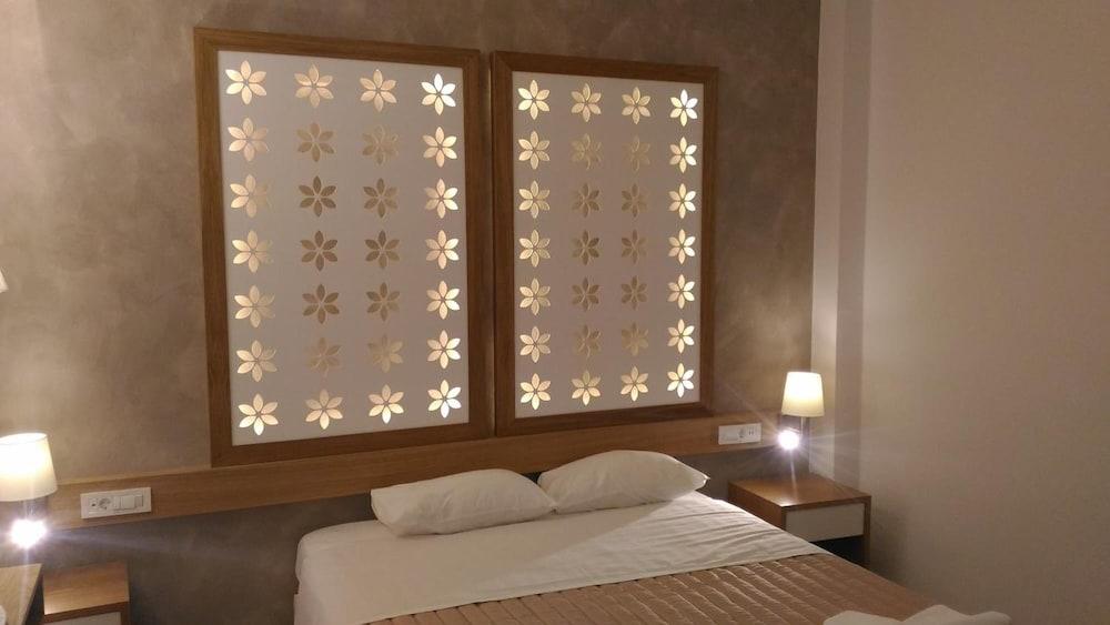Hotel Aghas Paleochora Bagian luar foto