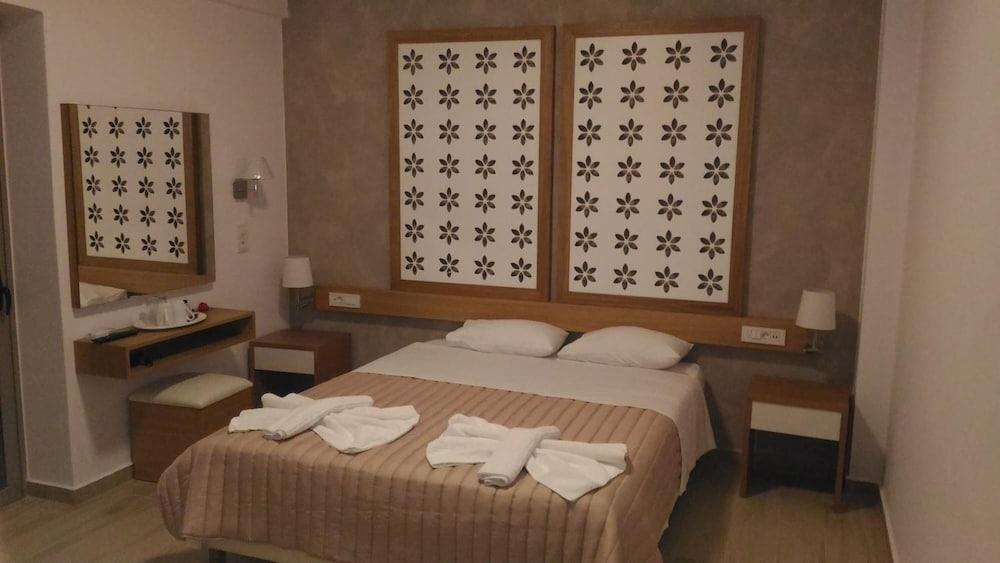 Hotel Aghas Paleochora Bagian luar foto