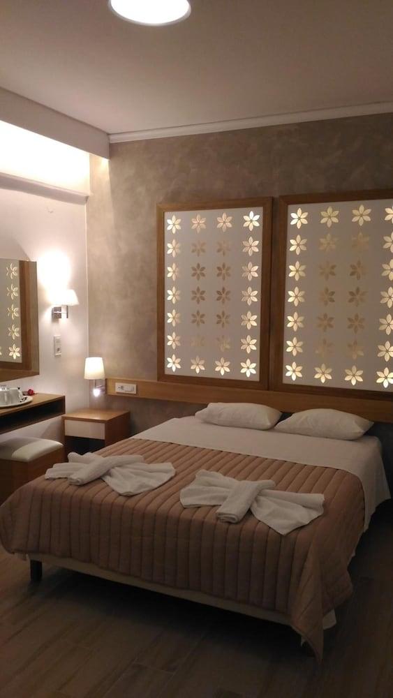 Hotel Aghas Paleochora Bagian luar foto