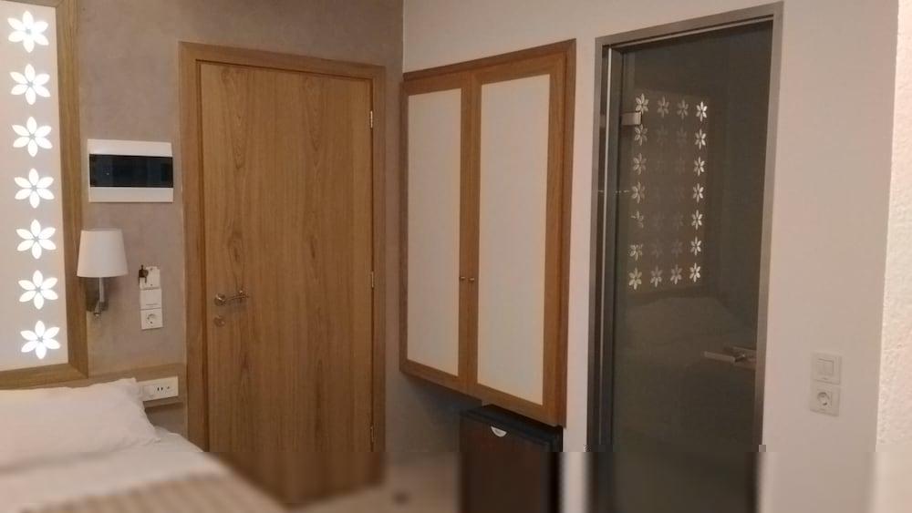 Hotel Aghas Paleochora Bagian luar foto