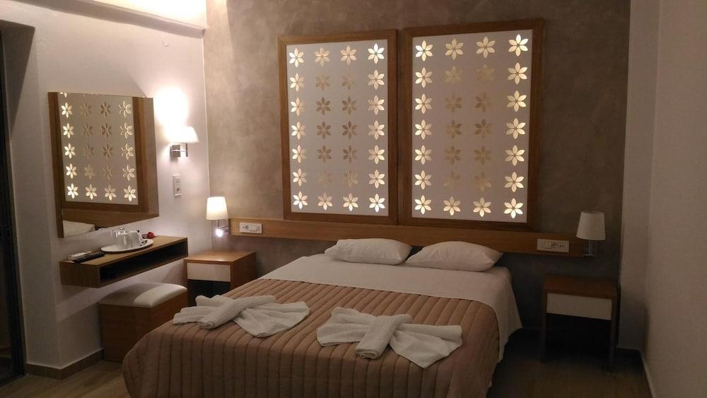 Hotel Aghas Paleochora Bagian luar foto