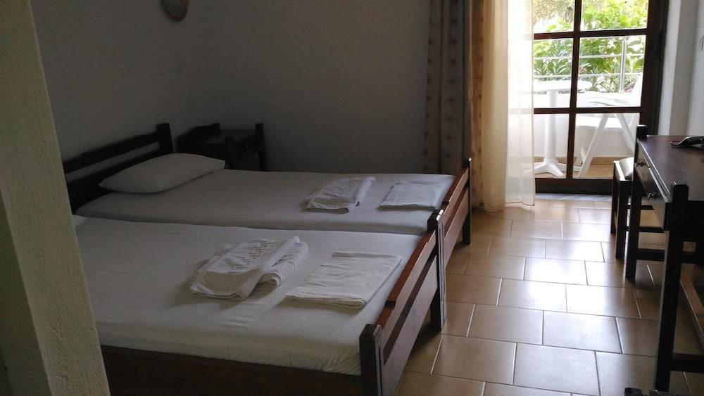 Hotel Aghas Paleochora Bagian luar foto