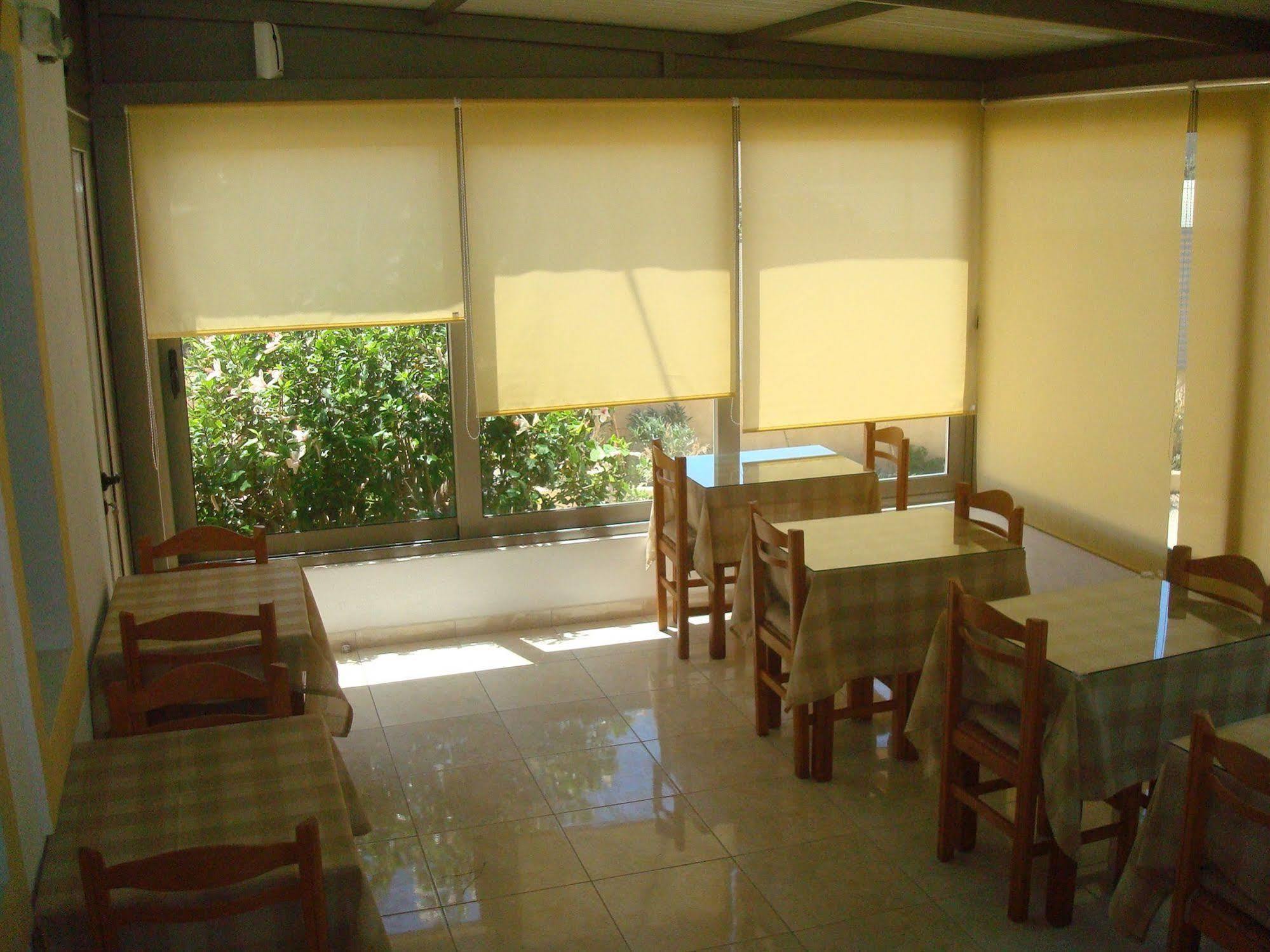 Hotel Aghas Paleochora Bagian luar foto